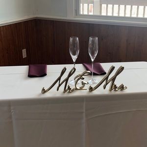 Mr and Mrs sweetheart table sign